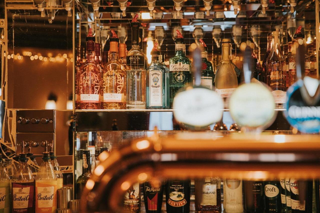 The Lion Hotel Уелшпул Екстериор снимка